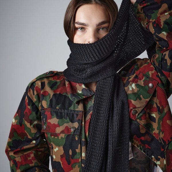 Classic waffle knit scarf Thumbnail